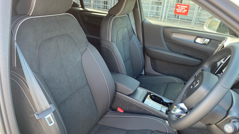 Volvo EX40 185kW Ext Range Plus Black Editon 82kWh 5dr Auto Electric Estate